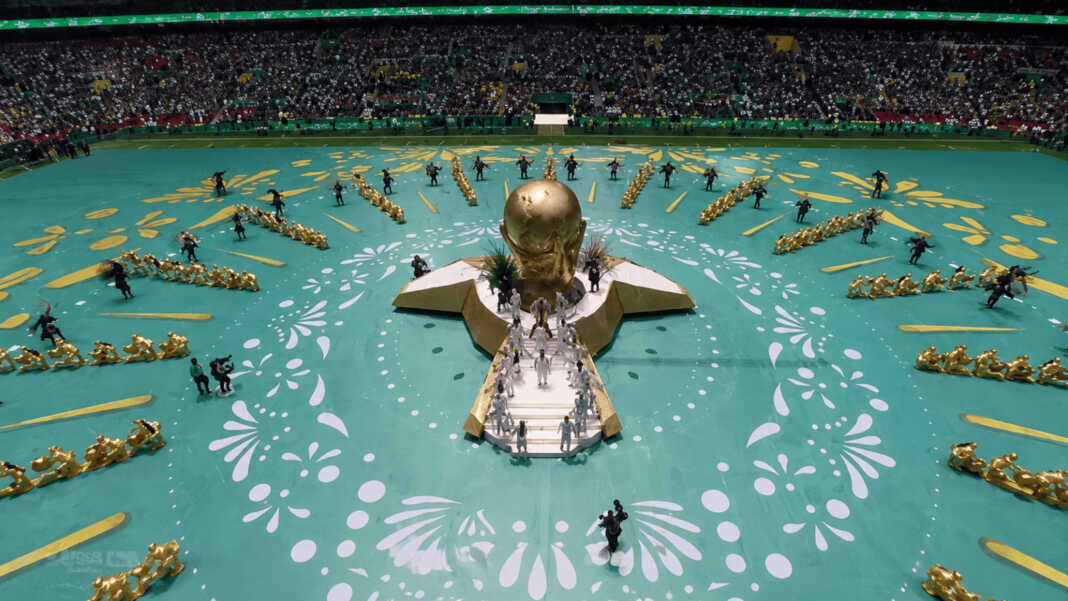 Tampilan halftime show di stadion jelang final Piala Dunia 2026 yang memicu sorotan soal durasi jeda pertandingan.