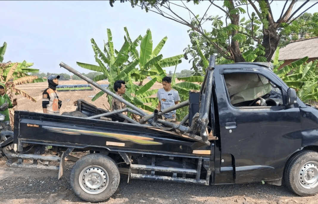 Polisi mengoreksi korban tewas kecelakaan maut rombongan pengantar pengantin di Jalur Pantura Indramayu menjadi 12 orang, dengan enam korban lain luka-luka.
