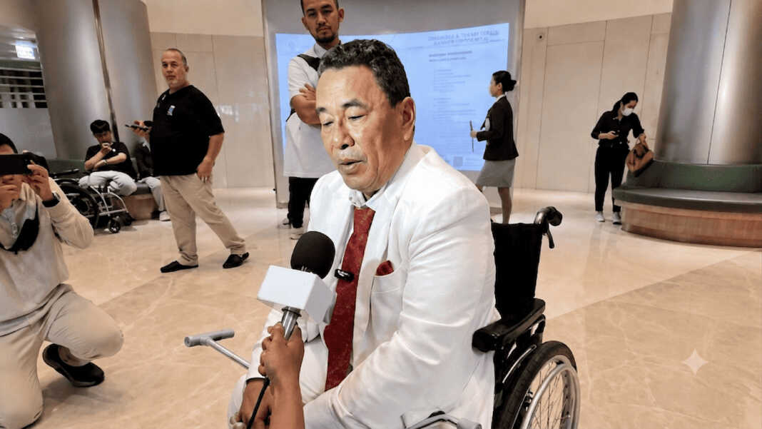 Pengacara Hotman Paris saat berbicara di hadapan media.