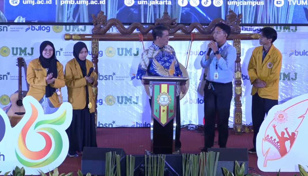 Menteri Pertanian Andi Amran Sulaiman saat berdialog dengan kader Ikatan Pelajar Muhammadiyah dalam Milad ke-65 IPM dan Rakernas IPM di Universitas Muhammadiyah Jakarta.