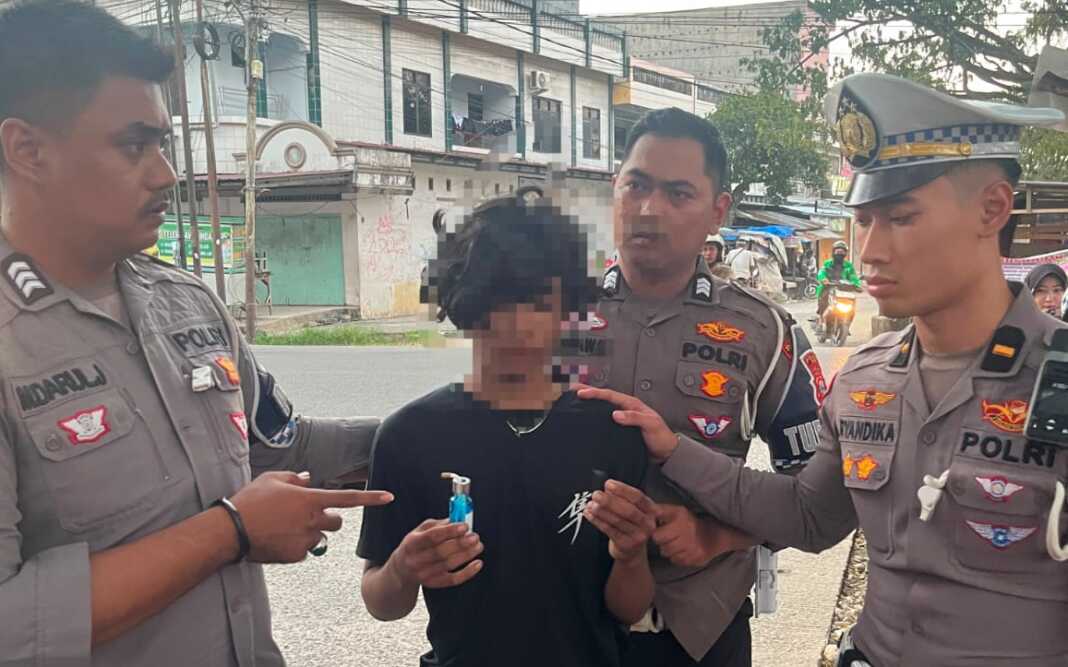 Operasi penertiban lalu lintas yang dilakukan personel Satuan Lalu Lintas (Satlantas) Polres Bone