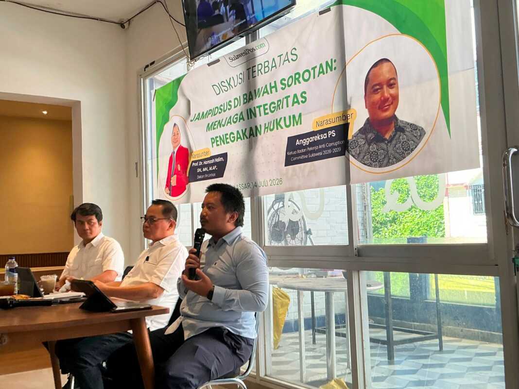 Ketua ACC Sulawesi, Anggareksa mendesak KPK mengambil alih penanganan kasus demi menjaga integritas penegakan hukum