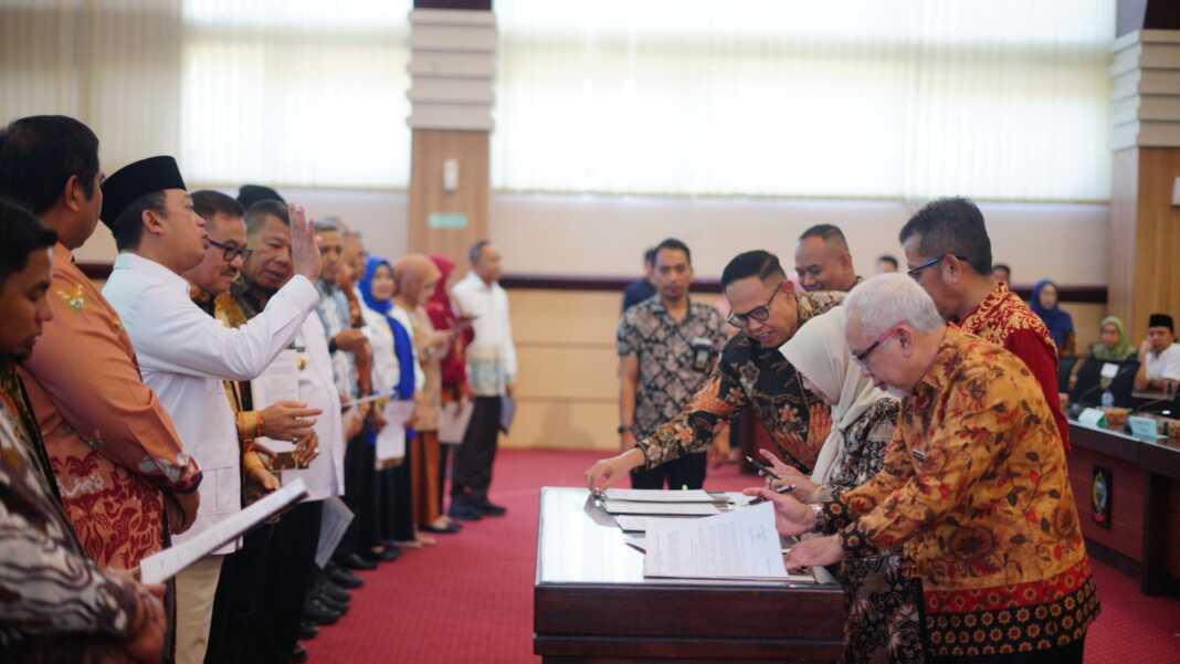 Wakil Bupati Bone Andi Akmal Pasluddin menghadiri rapat finalisasi penetapan LP2B di Kantor Gubernur Sulsel, Kamis (9/7/2026).