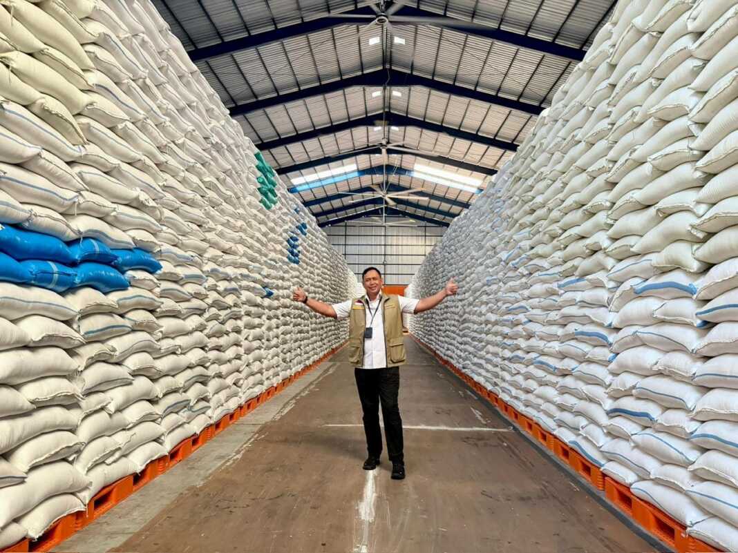 Perum BULOG berhasil menyerap 3,4 juta ton setara beras hingga 14 Juli 2026. Lima wilayah kerja dilaporkan sukses melampaui 100 persen dari target pengadaan.