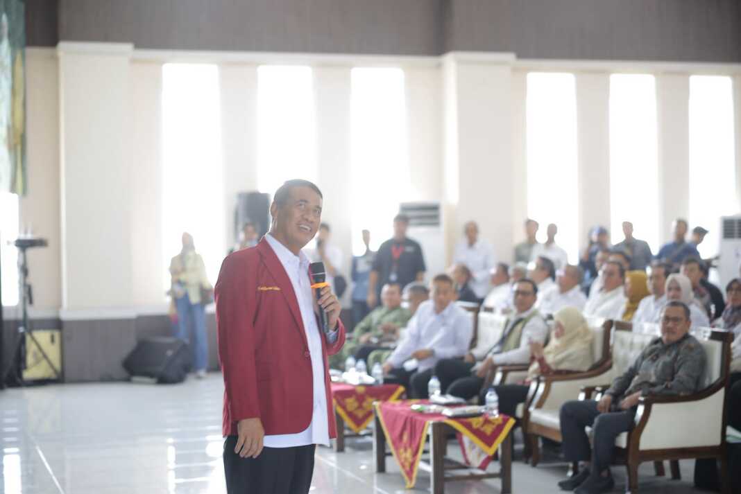 Menteri Pertanian Andi Amran Sulaiman memberikan materi kepada mahasiswa pada Studentpreneur Boot Camp 2026 di Malang.