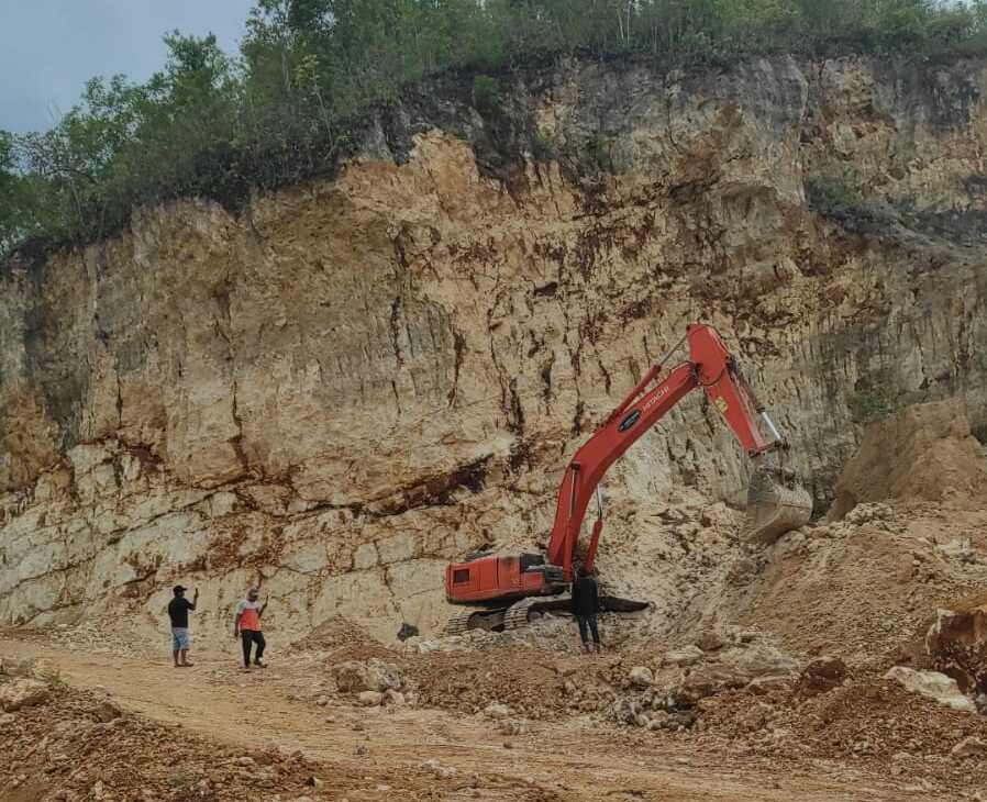Lokasi tambang galian C di Desa Lampoko Kecamatan Barebbo, dimana seorang pekerja tambang tewas tertimbun material.