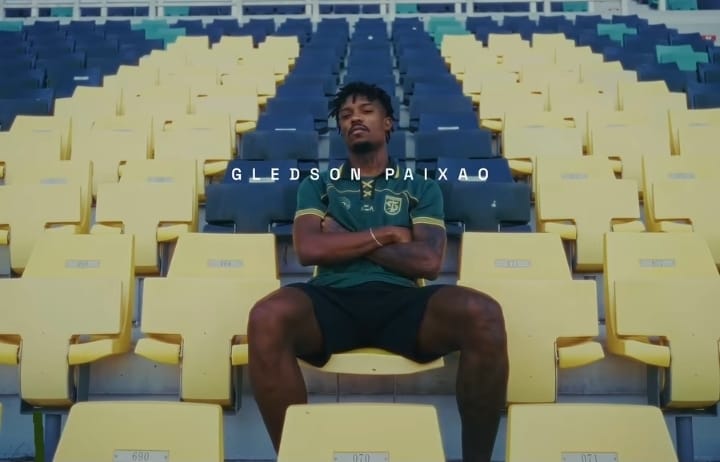 Gledson Paixao dalam unggahan perkenalan resmi Persebaya Surabaya untuk musim 2026/2027.