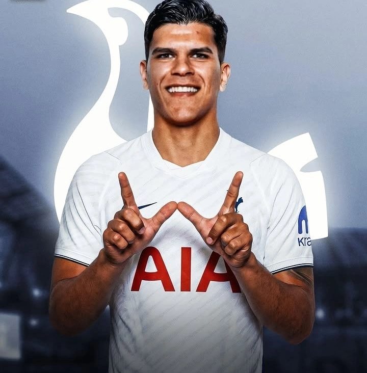 Mateus Fernandes memakai seragam Tottenham dalam visual transfer terbaru