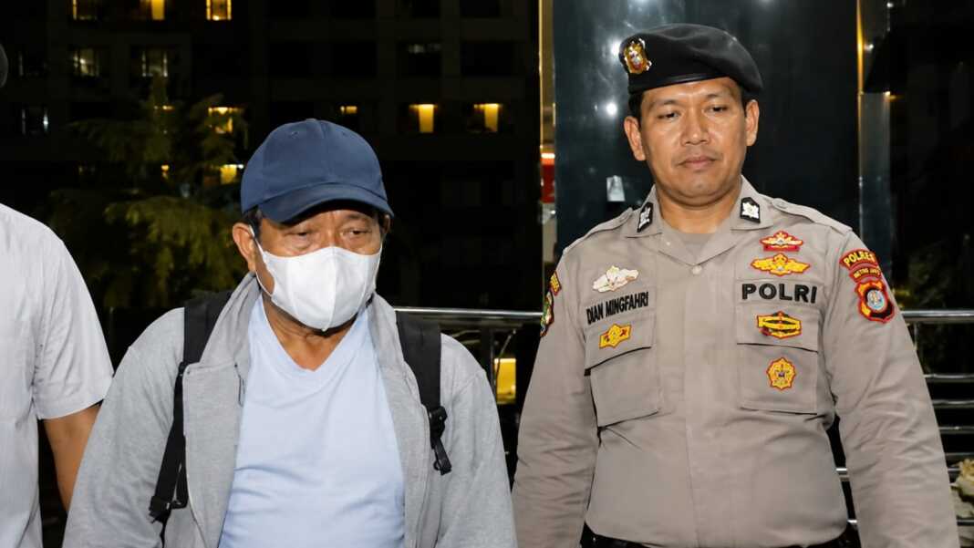 Bupati Lombok Barat Lalu Ahmad Zaini saat tiba di Gedung KPK usai operasi tangkap tangan.