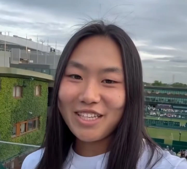 Janice Tjen di Wimbledon 2026 dalam potret close-up setelah mencetak sejarah untuk Indonesia