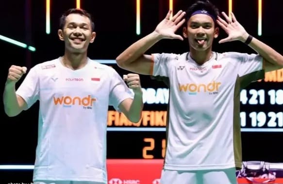 Fajar Alfian dan Muhammad Shohibul Fikri merayakan gelar juara Japan Open 2026.