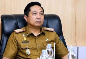 Sekda Lampung Tengah Welly Adiwantra diperiksa sebagai tersangka kasus honorer fiktif