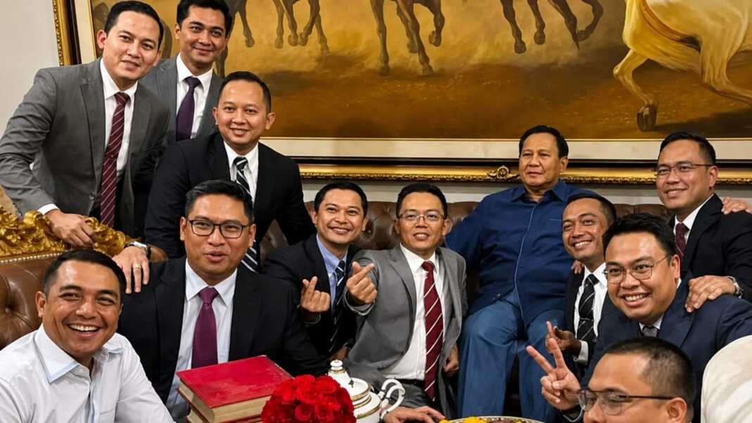 Sudaryono bersama anak muda di lingkar loyalis Prabowo Subianto