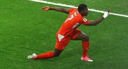 Baru Masuk Babak Kedua, Dan Ndoye Langsung Bawa Swiss Unggul 2-0 atas Aljazair