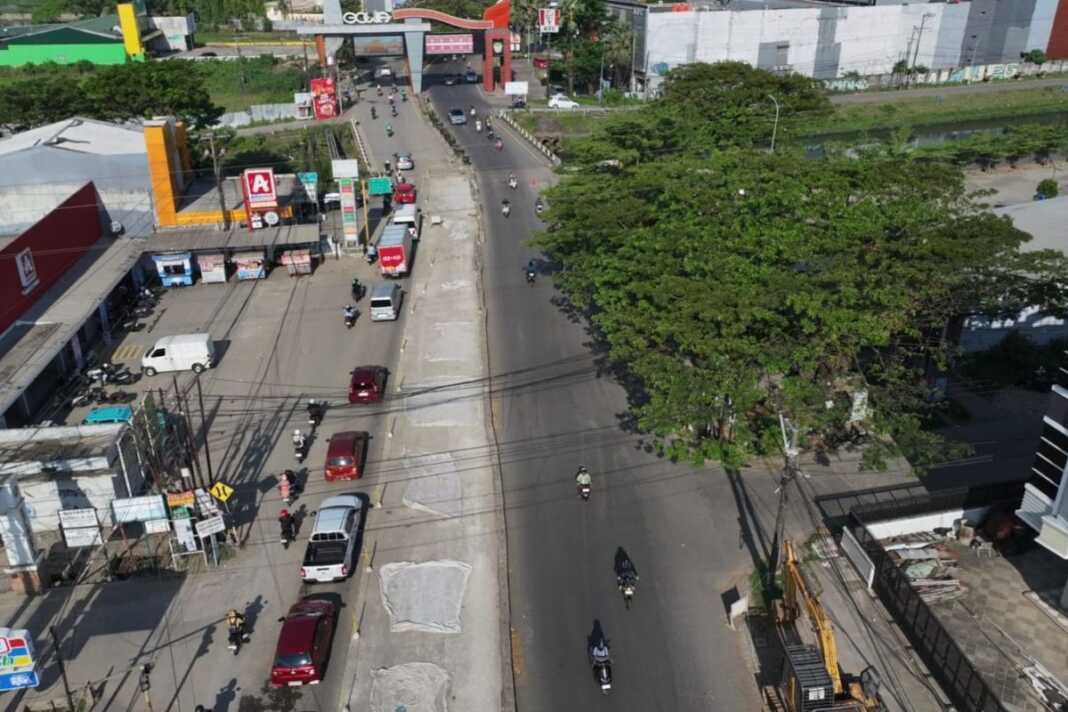 Gubernur Sulsel Andi Sudirman Sulaiman membuka bertahap ruas Jalan Hertasning-Aroepala menuju Gowa.