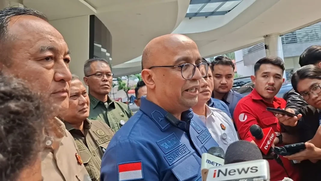 jam-pidsus-kejagung-syarief-sulaeman-nahdi-menyampaikan-keterangan-kepada-awak-media-terkait-perkembangan-penanganan-kasus-dugaan-korupsi-mbg-pada-kamis-27-sahrul-yunizarjawaposcom-NWrSy