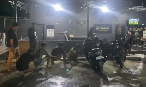 Polisi mengamankan 14 remaja yang diduga terlibat aksi balap liar di Makassar, Sulawesi Selatan.