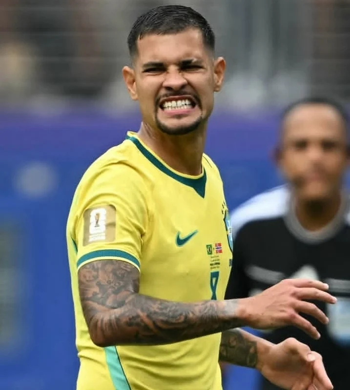 Brasil dan Norwegia masih bermain imbang 0-0 hingga akhir babak pertama babak 16 besar Piala Dunia 2026. Peluang emas Brasil lewat penalti Bruno Guimaraes berhasil digagalkan kiper Norwegia, Orjan Nyland.