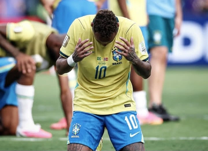 Neymar mengisyaratkan perpisahan dari timnas Brasil usai kekalahan 1-2 dari Norwegia pada babak 16 besar Piala Dunia 2026. Gol penalti di injury time tak cukup menghindarkan Selecao dari eliminasi.
