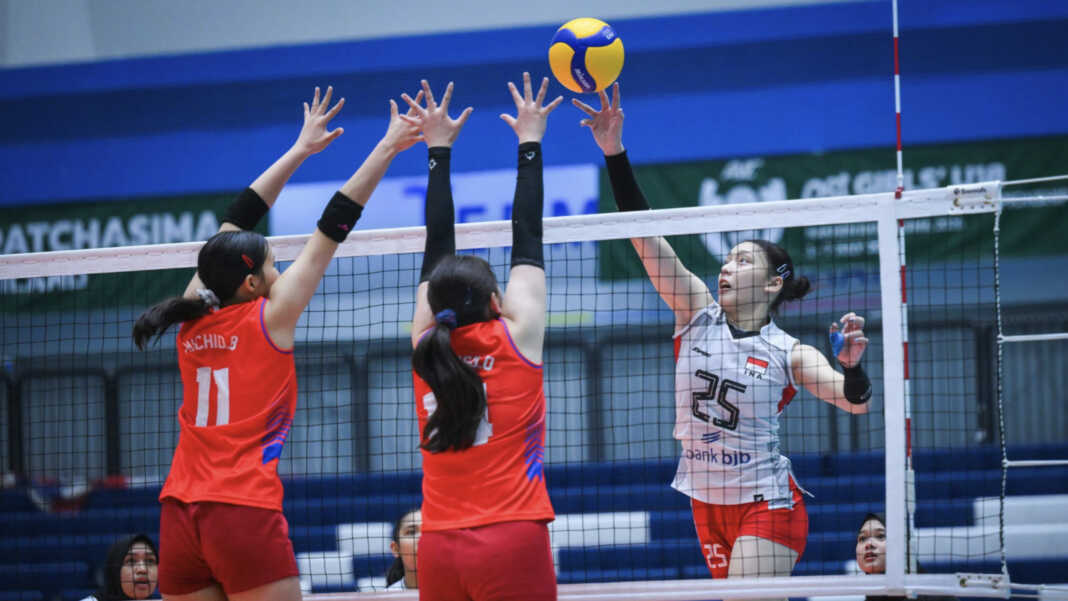 Timnas Voli Putri Indonesia U-18 berpose setelah menutup AVC Girls U18 Championship 2026 dengan finis di peringkat ketujuh.