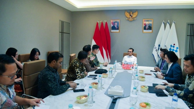 Wamenkomdigi Nezar Patria saat menerima audiensi Kaspersky di Kantor Kementerian Komdigi, Jakarta Pusat, foto Komdigi