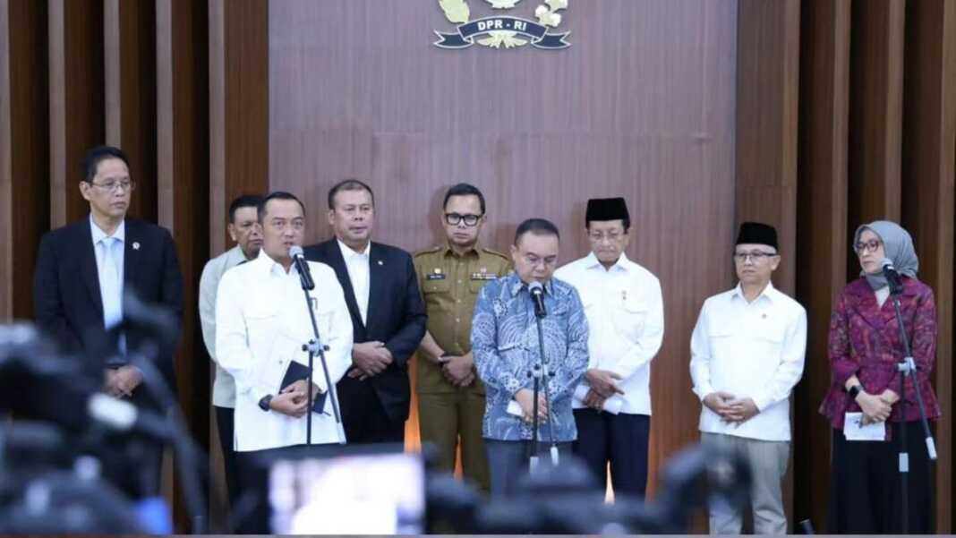 Wamendikdasmen Atip Latipulhayat terkait status guru ASN pusat.