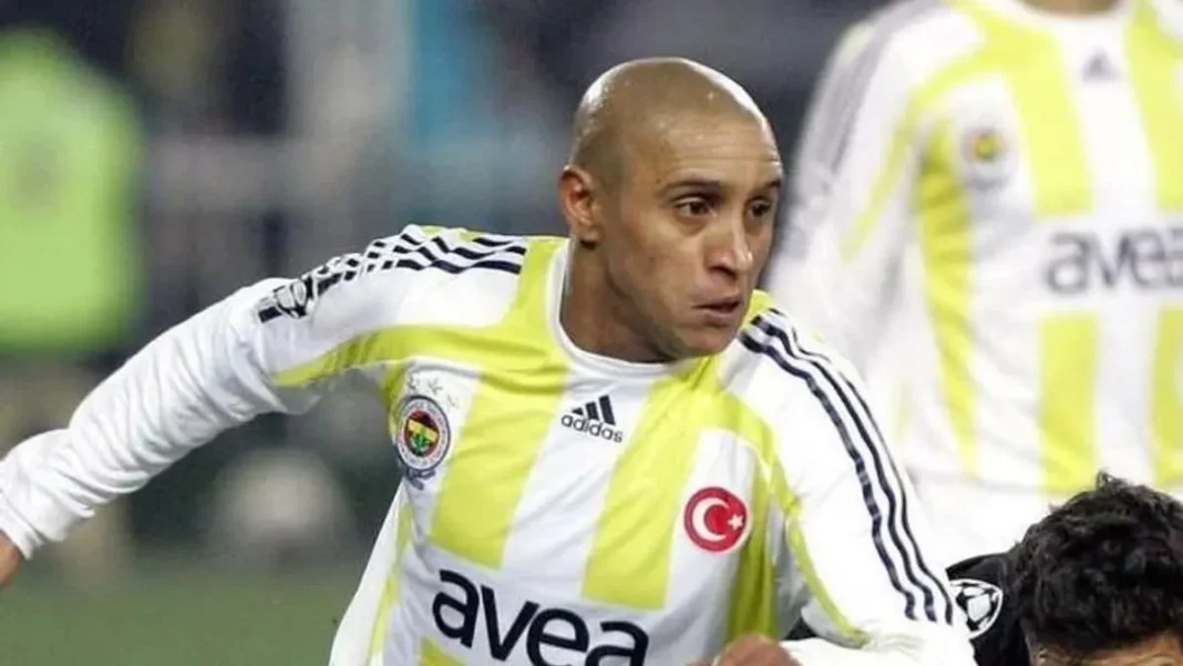 Roberto Carlos saat membela Fenerbahce.