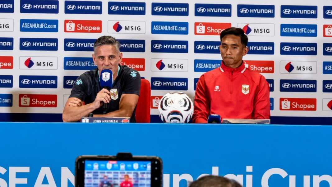 Pelatih Timnas Indonesia, John Herdman dan pemain Timnas Indonesia, Rizky Ridho
