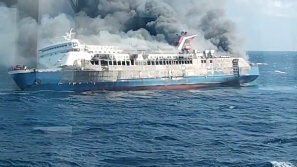 KM Mutiara Sentosa 2 yang terbakar di laut Sumenep, Minggu 2 Agustus 2026.