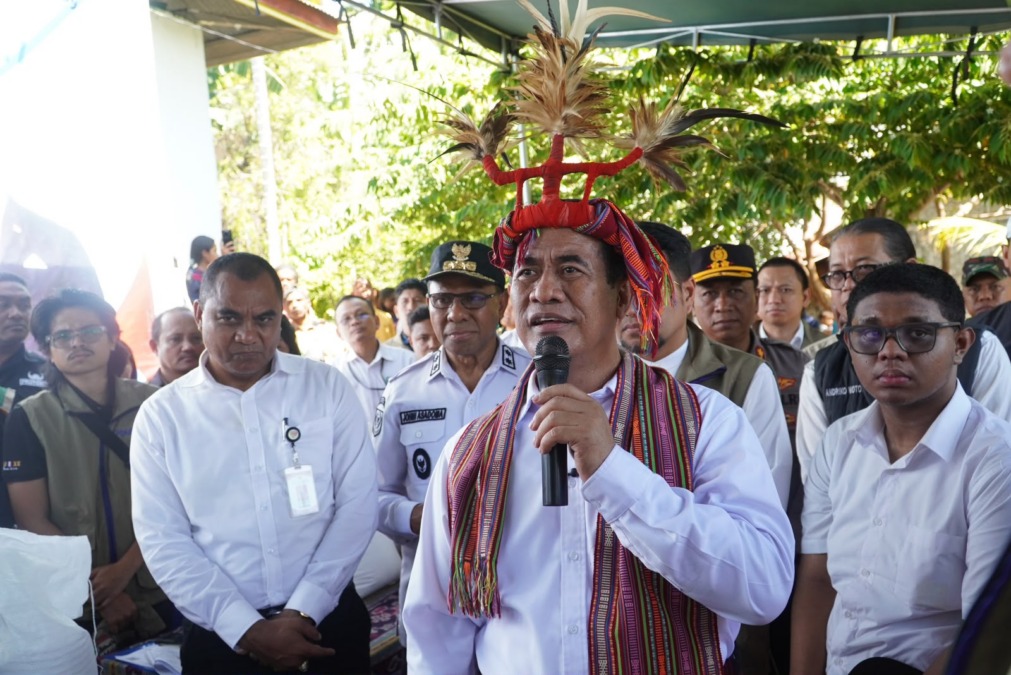 Menteri Pertanian Andi Amran Sulaiman berbicara saat meninjau ketersediaan dan harga beras di Kabupaten Alor, Nusa Tenggara Timur, Sabtu, 8 Agustus 2026.