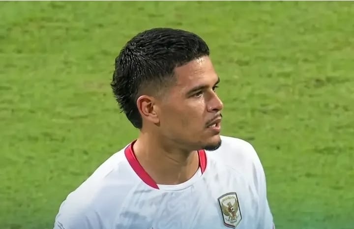 Ekspresi kecewa pemain Timnas Indonesia, Ragnar Oratmangoen usai laga melawan Singapura pada pertandingan terakhir Grup A Piala AFF 2026.