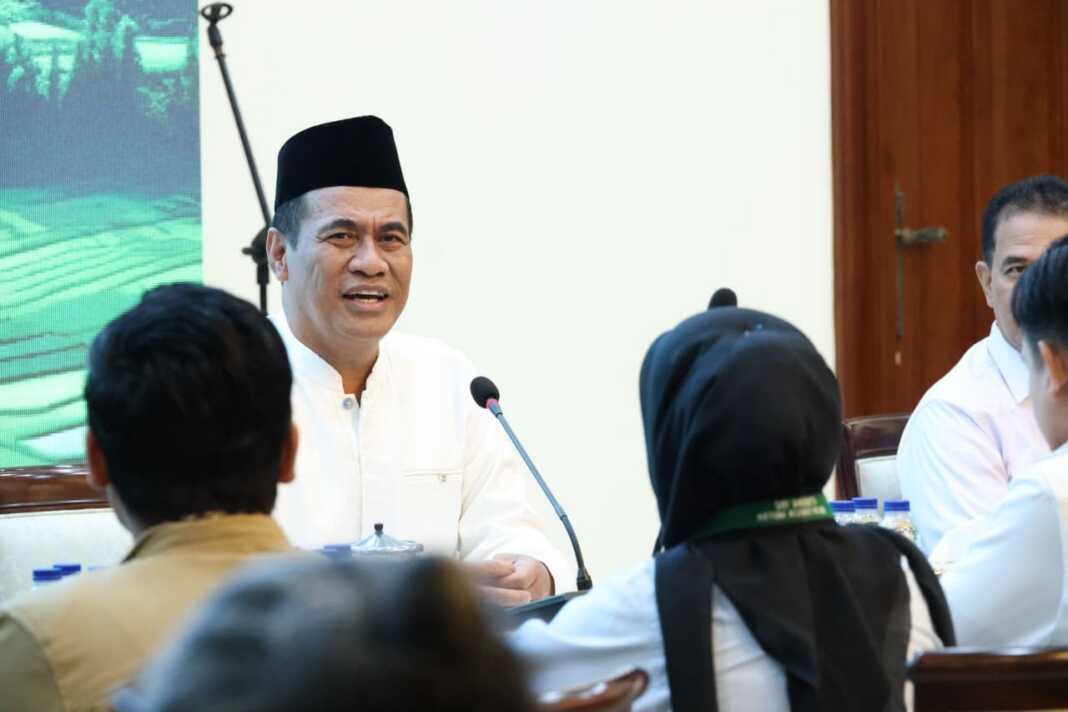 Menteri Pertanian Andi Amran Sulaiman berdialog dengan perwakilan organisasi kepemudaan, pelajar, dan mahasiswa di Jakarta, Minggu, 2 Agustus 2026.