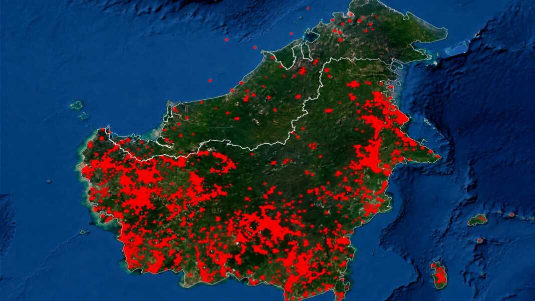 Peta Pulau Kalimantan dengan penanda merah sebaran titik panas karhutla pada Agustus 2026.