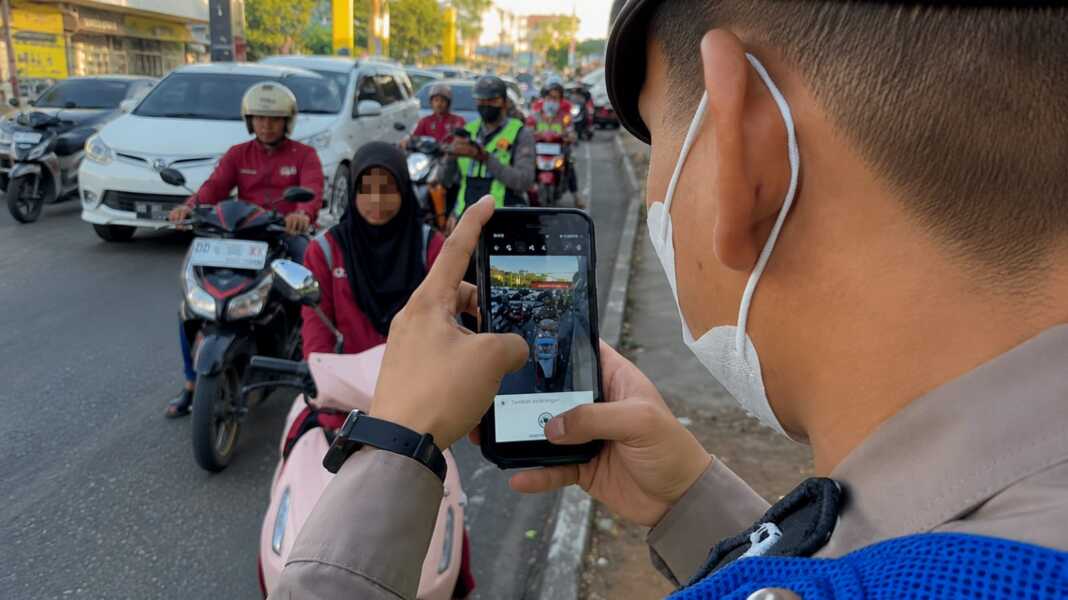 ETLE mobile terhadap pelanggaran lalu lintas.