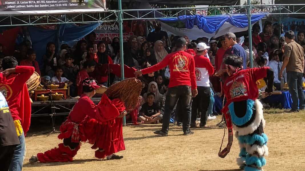 Pertunjukan Kuda Lumping memeriahkan HUT ke-81 RI di depan Kantor Camat Bara, Kelurahan Tammalebba, Kota Palopo, Sulawesi Selatan, Senin, 17 Agustus 2026.