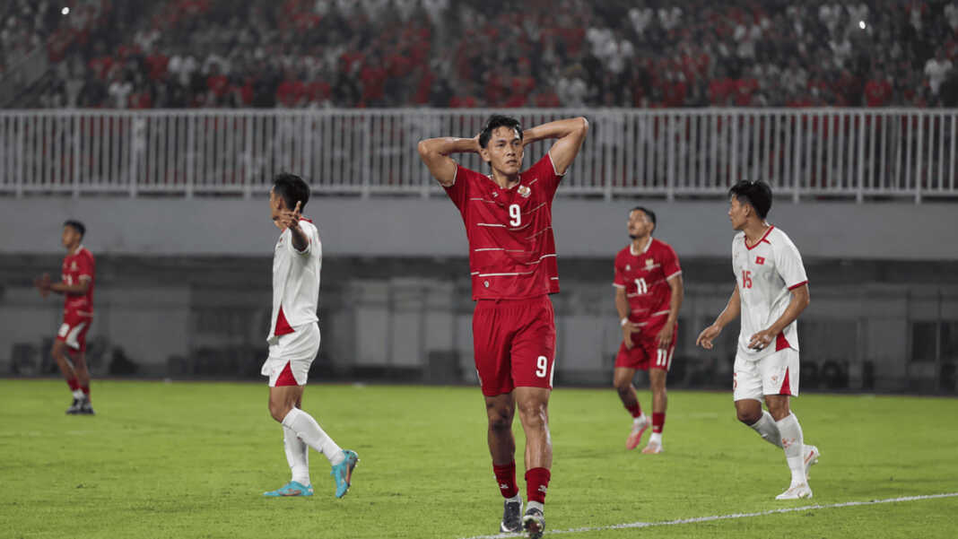 pemain timnas indonesia nomor 9 kecewa setelah kalah 0-3 dari vietnam