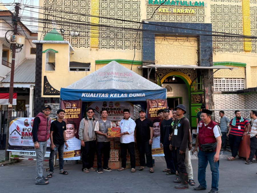 AAS Community salurkan bantuan untuk warga korban kebakaran di Jl. Kandea 3, Barayya, Bontoala, Makassar. Bantuan diserahkan langsung di Posko Bantuan, Rabu (12/8/2026). FOTO: Dok.`