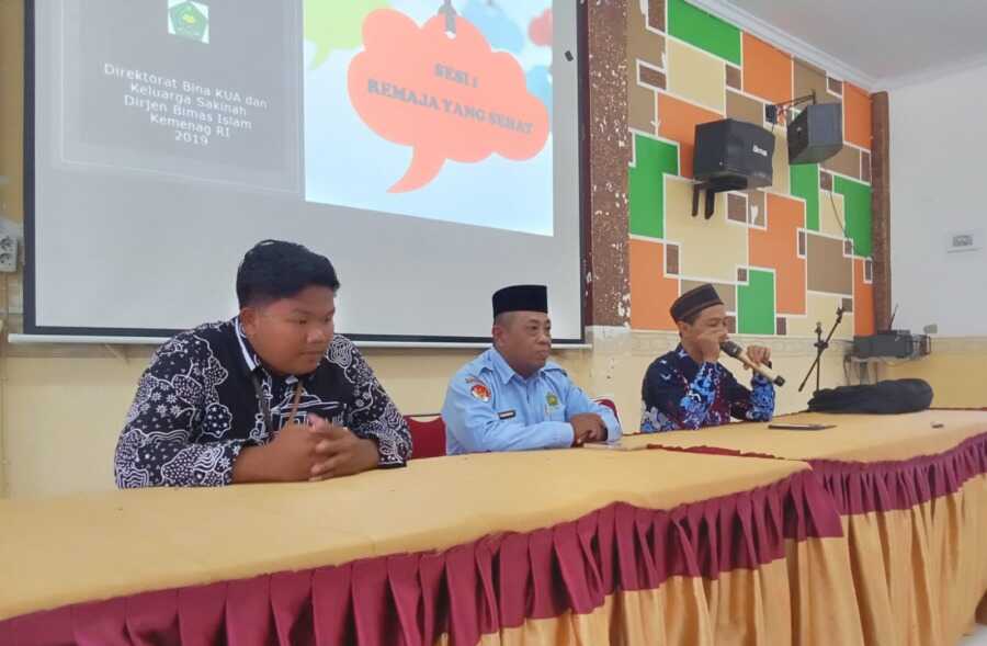 Tim Penyuluh Agama Islam KUA Kecamatan Maros Baru memberi kegiatan Bimbingan Remaja Usia Sekolah (BRUS) kepada 18 anggota PASKIBRA tingkat Kecamatan Maros, di Aula Kantor Camat Maros Baru, Rabu (12/8/2026).