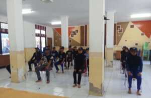 Tim Penyuluh Agama Islam KUA Kecamatan Maros Baru memberi kegiatan Bimbingan Remaja Usia Sekolah (BRUS) kepada 18 anggota PASKIBRA tingkat Kecamatan Maros, di Aula Kantor Camat Maros Baru, Rabu (12/8/2026).