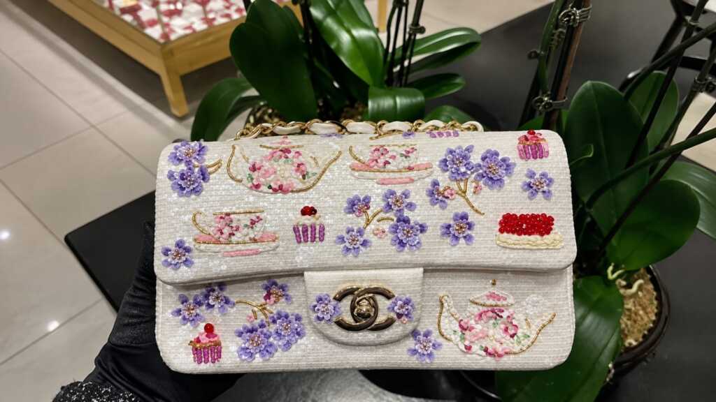 Tas Chanel dari lini Métiers d’Art 2024.