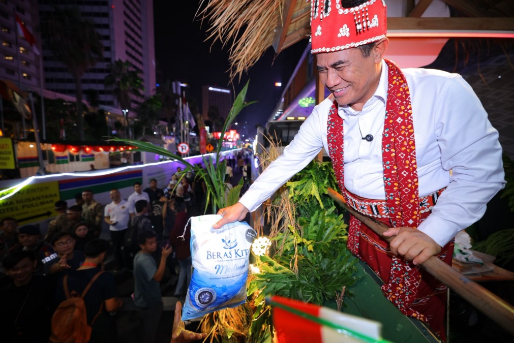 Adriano Padama, mahasiswa asal Alor, ikut Karnaval Kementan di Jakarta dan menyerukan pentingnya kemandirian pertanian untuk mewujudkan kesejahteraan masyarakat.
