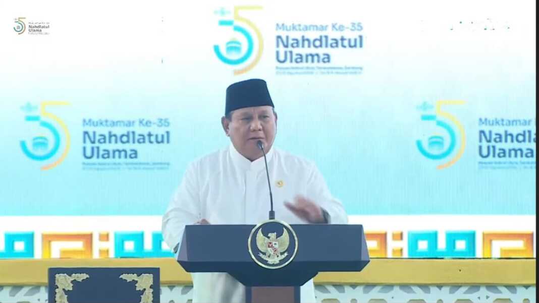 Prabowo Subianto menagih kartu anggota NU kepada Gus Yahya di Muktamar ke-35
