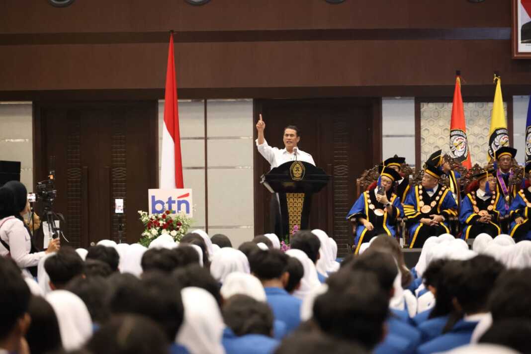 Menteri Pertanian Andi Amran Sulaiman menyampaikan kuliah umum di hadapan mahasiswa baru Universitas Diponegoro di Semarang.