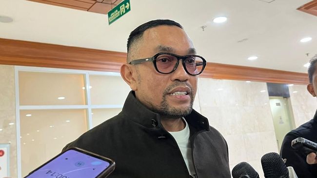 Ahmad Sahroni saat merespons dorongan hukuman mati bagi koruptor dan menekankan perampasan aset.