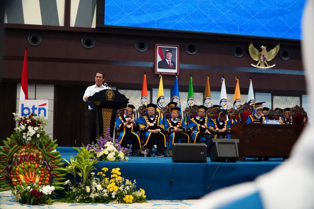 Menteri Pertanian Andi Amran Sulaiman berbicara saat Penerimaan Mahasiswa Baru UNDIP Tahun Akademik 2026/2027 di Semarang.