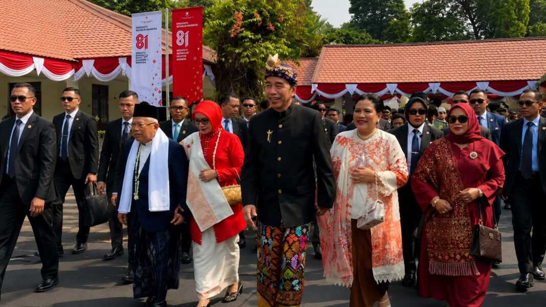 Presiden Joko Widodo dan Iriana Jokowi saat menghadiri Upacara HUT ke-81 RI di Istana Merdeka, Jakarta.