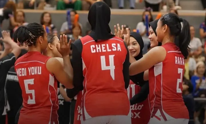 Pemain Timnas Voli Putri Indonesia merayakan poin dalam laga melawan Vietnam pada leg kedua SEA V Cup 2026 di Chiang Mai, Thailand.