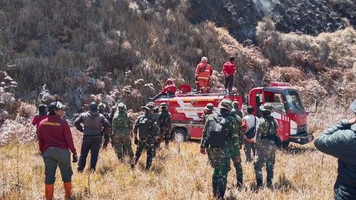 Bromo Padam, Water Bombing Tetap Dikerahkan Meski Titik Api Nihil