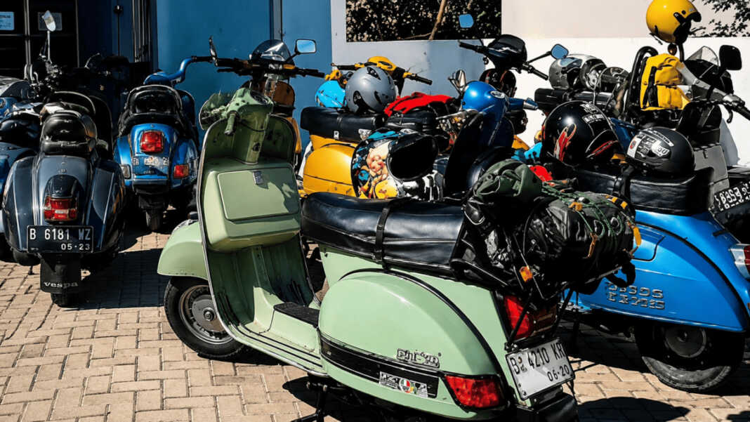Kebakaran KMP Mutiara Sentosa 22 Vespa Makassar terbakar