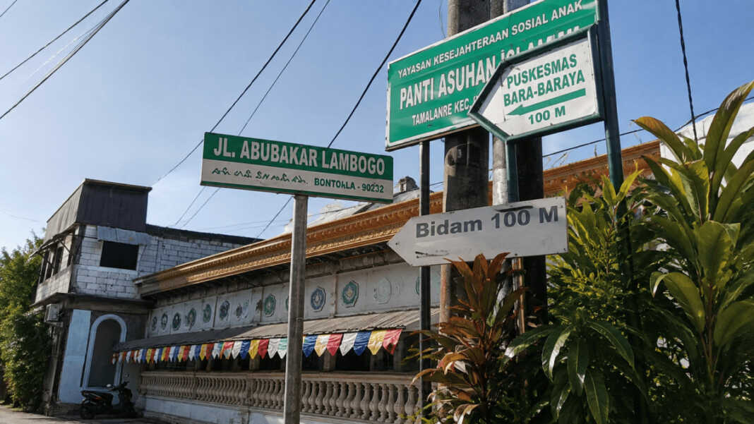 Papan nama Jalan Abubakar Lambogo di Makassar, ruas yang lebih akrab disebut warga sebagai Jalan Ablam.